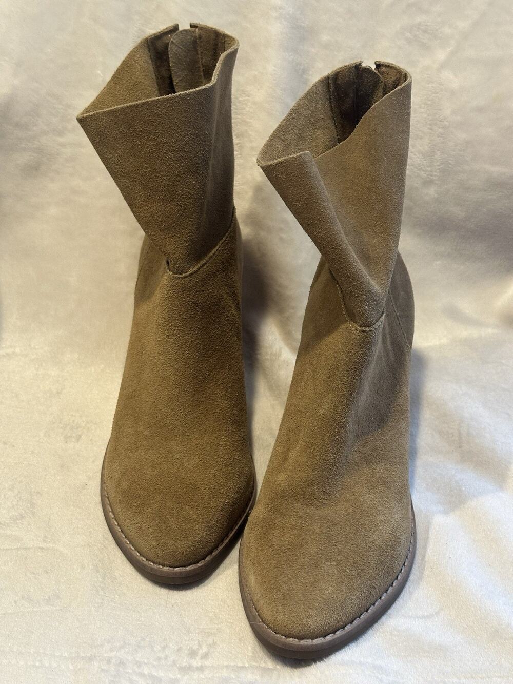 Matisse Tan Suede Pointed Toe Ankle Boots Side Zip Stacked Block Heel Sz 7M NWT